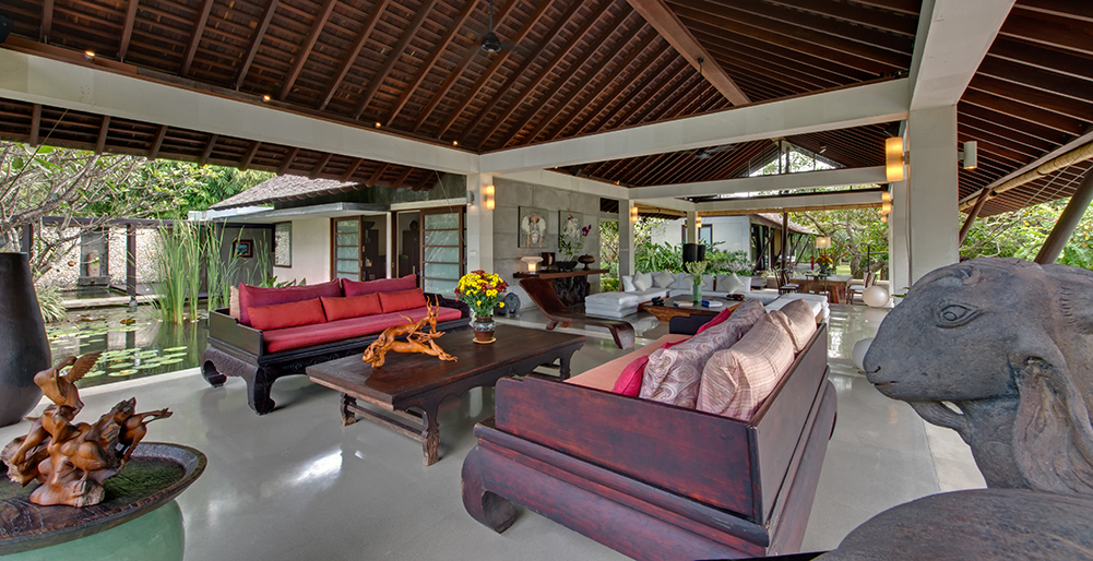 Villa Samadhana - Living room through to dining room